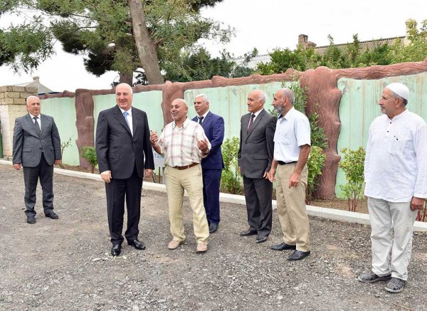 Sumqayıtın icra başçısı məscidə niyə getmişdi? - FOTOLAR Sumqayıtın icra başçısı məscidə niyə getmişdi? - FOTOLAR