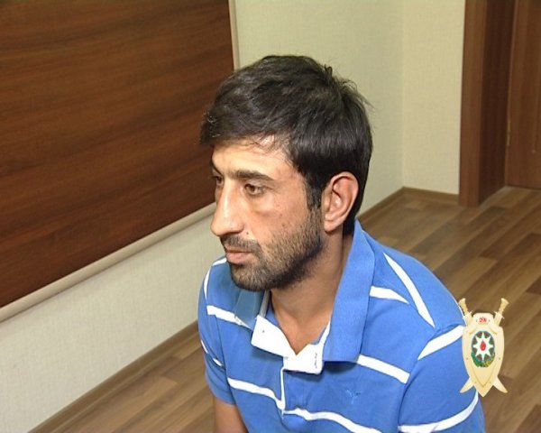 Bakıda azyaşlı qızları zorlayan pedofil manyak saxlanıldı — FOTO Bakıda azyaşlı qızları zorlayan pedofil manyak saxlanıldı — FOTO