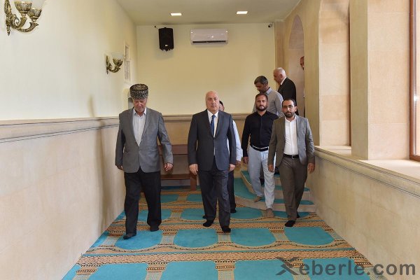 Zakir Fərəcov Corat məscidində oldu, qəsəbə sakinləri ilə görüşdü – FOTOLAR Zakir Fərəcov Corat məscidində oldu, qəsəbə sakinləri ilə görüşdü – FOTOLAR
