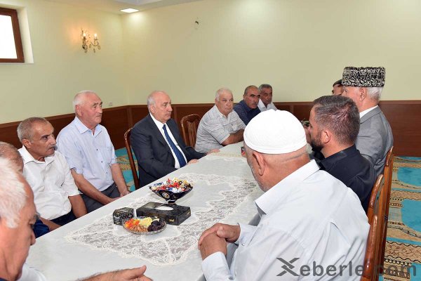 Zakir Fərəcov Corat məscidində oldu, qəsəbə sakinləri ilə görüşdü – FOTOLAR Zakir Fərəcov Corat məscidində oldu, qəsəbə sakinləri ilə görüşdü – FOTOLAR