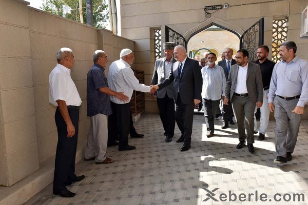 Zakir Fərəcov Corat məscidində oldu, qəsəbə sakinləri ilə görüşdü – FOTOLAR Zakir Fərəcov Corat məscidində oldu, qəsəbə sakinləri ilə görüşdü – FOTOLAR