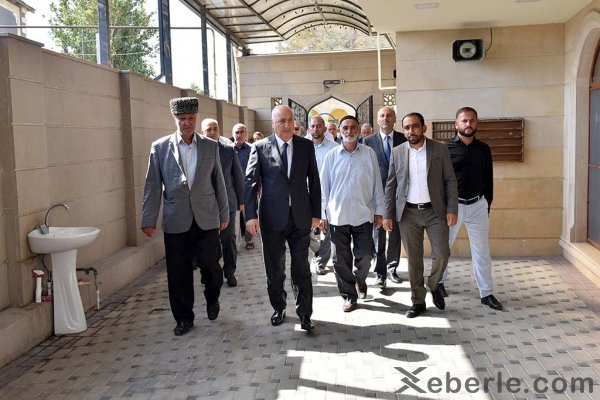 Zakir Fərəcov Corat məscidində oldu, qəsəbə sakinləri ilə görüşdü – FOTOLAR Zakir Fərəcov Corat məscidində oldu, qəsəbə sakinləri ilə görüşdü – FOTOLAR