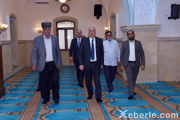 Zakir Fərəcov Corat məscidində oldu, qəsəbə sakinləri ilə görüşdü – FOTOLAR Zakir Fərəcov Corat məscidində oldu, qəsəbə sakinləri ilə görüşdü – FOTOLAR