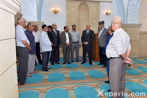 Zakir Fərəcov Corat məscidində oldu, qəsəbə sakinləri ilə görüşdü – FOTOLAR Zakir Fərəcov Corat məscidində oldu, qəsəbə sakinləri ilə görüşdü – FOTOLAR