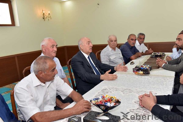 Zakir Fərəcov Corat məscidində oldu, qəsəbə sakinləri ilə görüşdü – FOTOLAR Zakir Fərəcov Corat məscidində oldu, qəsəbə sakinləri ilə görüşdü – FOTOLAR