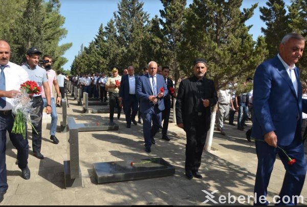 Qubadlılar Sumqayıtda Şəhidlər Xiyabanını ziyarət ediblər - VİDEO + FOTOLAR Qubadlılar Sumqayıtda Şəhidlər Xiyabanını ziyarət ediblər - VİDEO + FOTOLAR