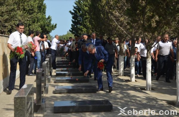 Qubadlılar Sumqayıtda Şəhidlər Xiyabanını ziyarət ediblər - VİDEO + FOTOLAR Qubadlılar Sumqayıtda Şəhidlər Xiyabanını ziyarət ediblər - VİDEO + FOTOLAR