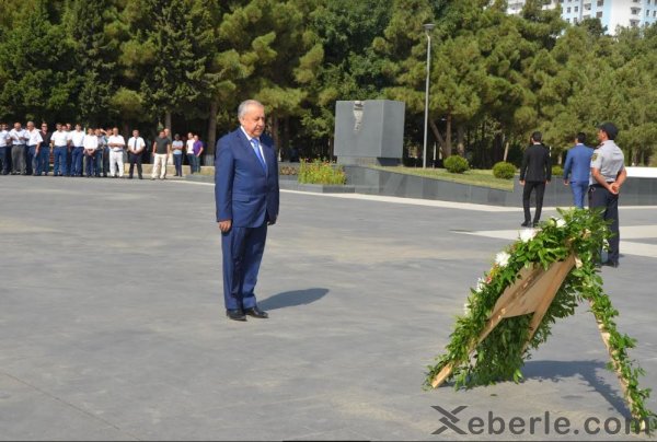Qubadlılar Sumqayıtda Şəhidlər Xiyabanını ziyarət ediblər - VİDEO + FOTOLAR Qubadlılar Sumqayıtda Şəhidlər Xiyabanını ziyarət ediblər - VİDEO + FOTOLAR