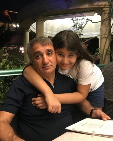 Rəqsanə əri ilə qızının fotosunu paylaşdı - FOTO