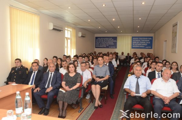 Malik İsaqov 600-dən yuxarı bal toplayan gəncləri mükafatlandırdı - FOTO