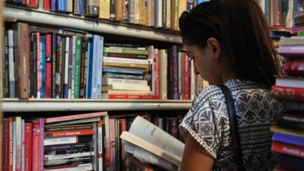 Kitabçı Xan Rəsuloğlu: "Sənin bu dükanı bağlamağa ixtiyarın yoxdur, o bütün Sumqayıtındır" Kitabçı Xan Rəsuloğlu: "Sənin bu dükanı bağlamağa ixtiyarın yoxdur, o bütün Sumqayıtındır"