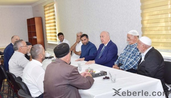 Zakir Fərəcov daha bir məsciddə oldu – FOTOLAR