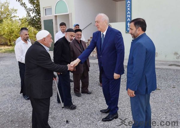 Zakir Fərəcov daha bir məsciddə oldu – FOTOLAR