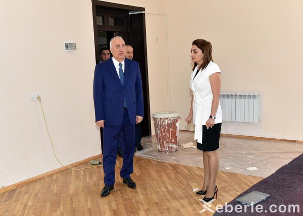 Sumqayıtın icra başçısı bağça və məktəbləri monitorinq edir - FOTOLAR Sumqayıtın icra başçısı bağça və məktəbləri monitorinq edir - FOTOLAR