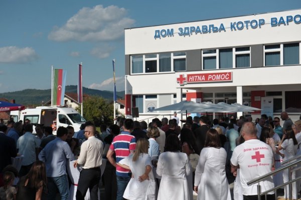 Heydər Əliyev Fondu Bosniyada Təcili Tibbi Yardım Mərkəzi inşa etdirdi - FOTO Heydər Əliyev Fondu Bosniyada Təcili Tibbi Yardım Mərkəzi inşa etdirdi - FOTO