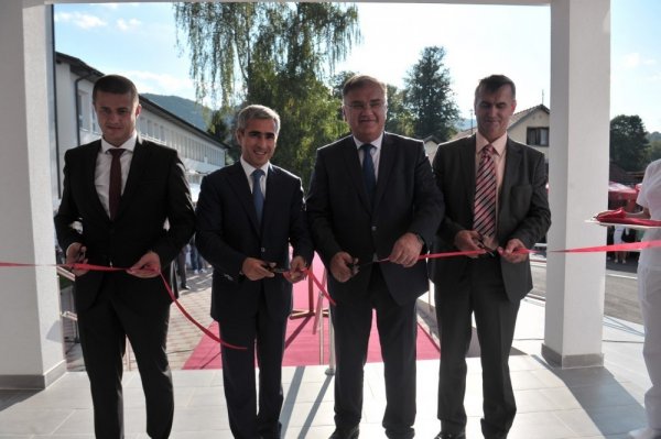 Heydər Əliyev Fondu Bosniyada Təcili Tibbi Yardım Mərkəzi inşa etdirdi - FOTO Heydər Əliyev Fondu Bosniyada Təcili Tibbi Yardım Mərkəzi inşa etdirdi - FOTO