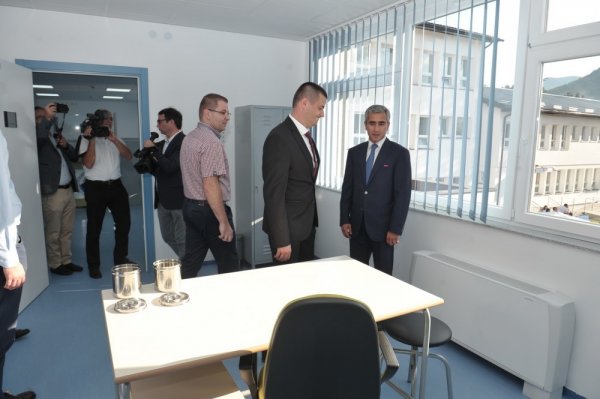 Heydər Əliyev Fondu Bosniyada Təcili Tibbi Yardım Mərkəzi inşa etdirdi - FOTO Heydər Əliyev Fondu Bosniyada Təcili Tibbi Yardım Mərkəzi inşa etdirdi - FOTO