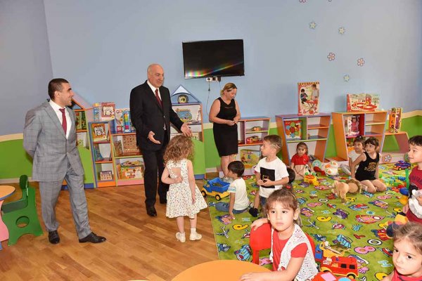 Zakir Fərəcov Sumqayıtda yeni bağçanın açılışını etdi - FOTOLAR