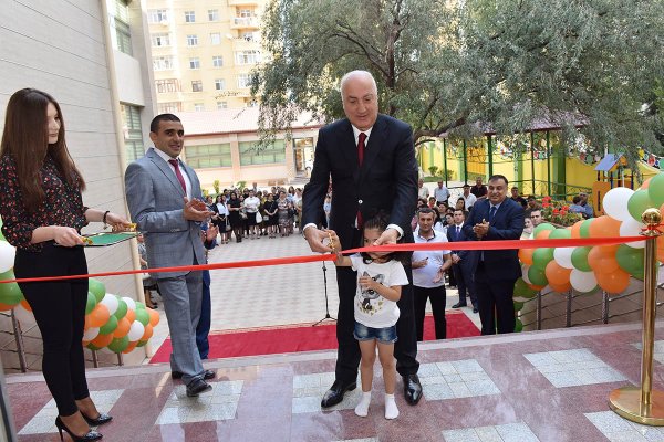 Zakir Fərəcov Sumqayıtda yeni bağçanın açılışını etdi - FOTOLAR