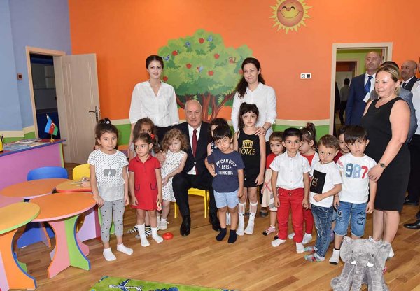 Zakir Fərəcov Sumqayıtda yeni bağçanın açılışını etdi - FOTOLAR