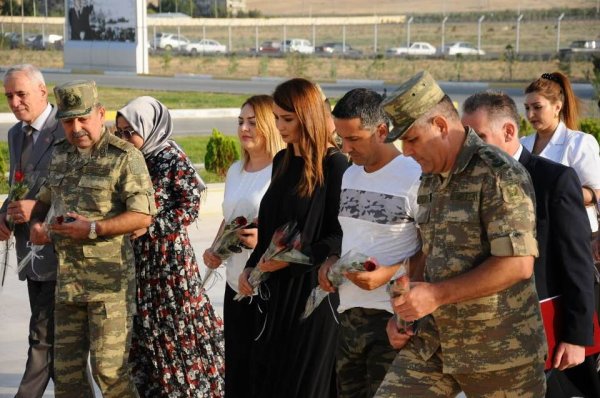 Bakının işğaldan azad olunmasının 100 illiyi əsgər və hərbçilərimizlə qeyd edildi - FOTO