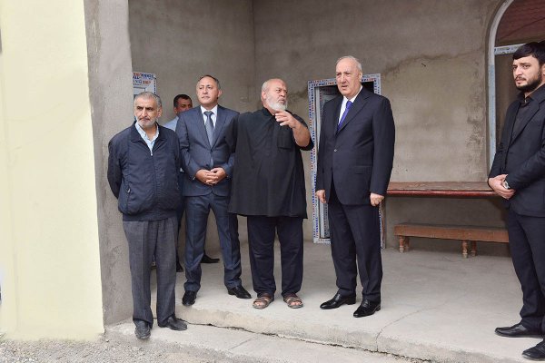 Sumqayıtın icra başçısı məscidə niyə getdi? - FOTOLAR