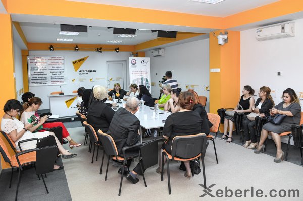 Azərbaycanda ailə institutunun çağdaş problemləri gündəmə gətirilib Azərbaycanda ailə institutunun çağdaş problemləri gündəmə gətirilib