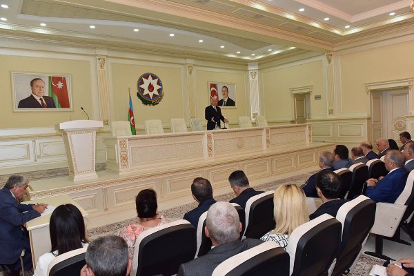 Sumqayıtda payız-qış mövsümünə hazırlıq necə gedir? - Zakir Fərəcov aidiyyətı qurumların  rəhbərlərini topladı