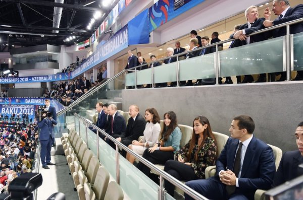 Prezident və ailəsi Putini belə qarşıladı - FOTOLAR