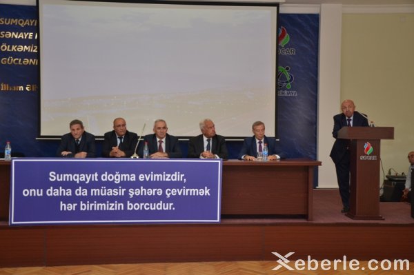 Ağsaqallar kimyaçılara Sumqayıtda aparılan abadlıqdan danışdılar - VİDEO+ FOTOLAR