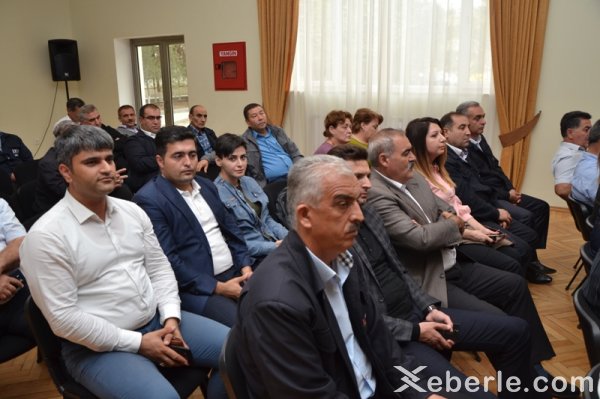 Ağsaqallar kimyaçılara Sumqayıtda aparılan abadlıqdan danışdılar - VİDEO+ FOTOLAR
