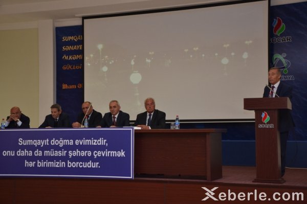 Ağsaqallar kimyaçılara Sumqayıtda aparılan abadlıqdan danışdılar - VİDEO+ FOTOLAR