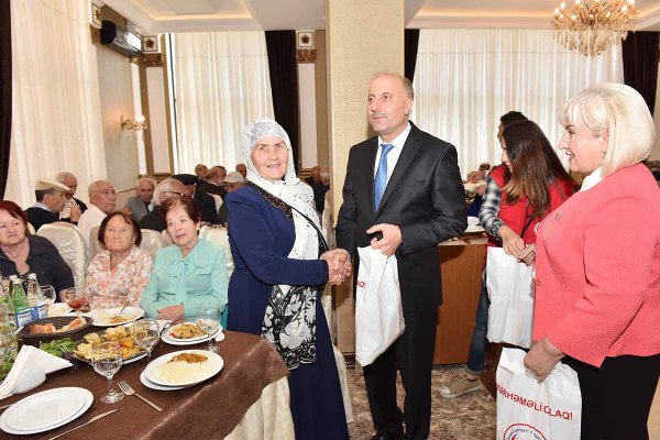 Sumqayıt şəhərində Beynəlxalq Ahıllar Günü qeyd olunub (FOTO)
