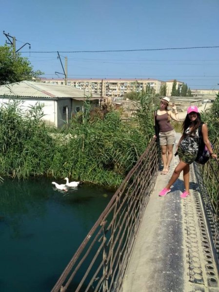 “Arzularım reallaşdı, Xəzərdə çimdim və narı ağacdan dərdim” - Ukraynalı gənc qızların Sumqayıt haqqında ilginc TƏƏSSÜRATI