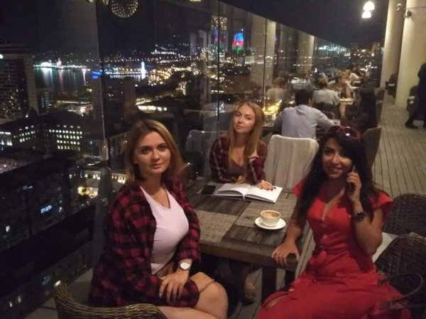 “Arzularım reallaşdı, Xəzərdə çimdim və narı ağacdan dərdim” - Ukraynalı gənc qızların Sumqayıt haqqında ilginc TƏƏSSÜRATI