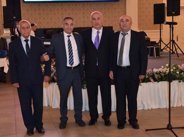 Zakir Fərəcov müəllimləri mükafatlandırdı - FOTOLAR