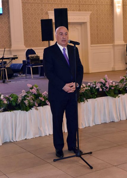 Zakir Fərəcov müəllimləri mükafatlandırdı - FOTOLAR