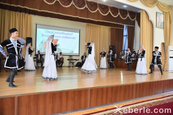SDU-da Beynəlxalq Müəllimlər Günü münasibəti ilə tədbir keçirilib - FOTOLAR