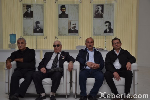 Sumqayıtda Vahid Əzizlə görüş keçirildi -FOTOLAR Sumqayıtda Vahid Əzizlə görüş keçirildi -FOTOLAR