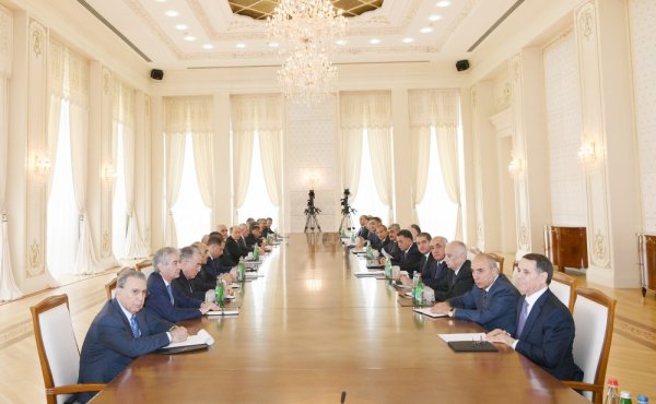 İlham Əliyev nazirləri topladı - FOTOLAR
