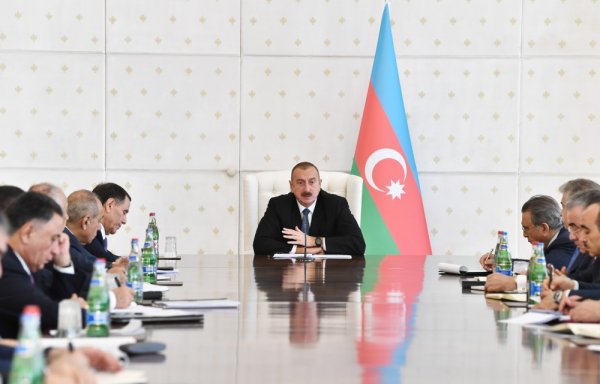 İlham Əliyev nazirləri topladı - FOTOLAR