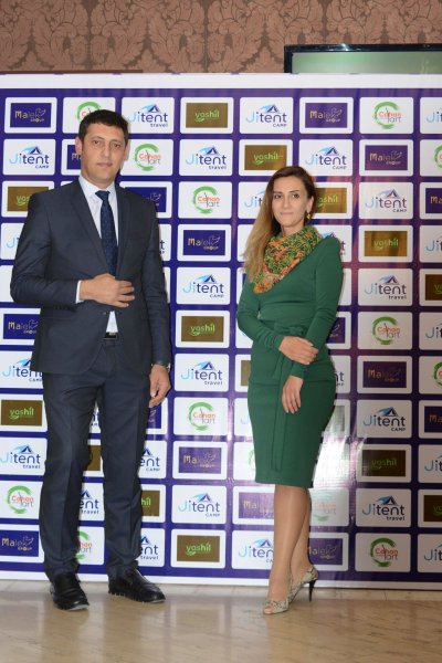Sumqayıtlı rəssamın şagirdlərinin əl işlərindən ibarət sərgi olub - FOTOLAR