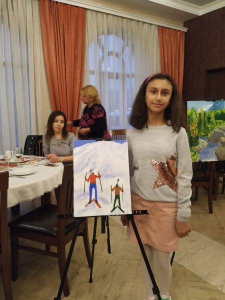 Sumqayıtlı rəssamın şagirdlərinin əl işlərindən ibarət sərgi olub - FOTOLAR
