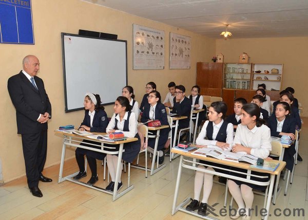 Sumqayıtın icra başçısı “Təfəkkür” liseyində olub – FOTOLAR