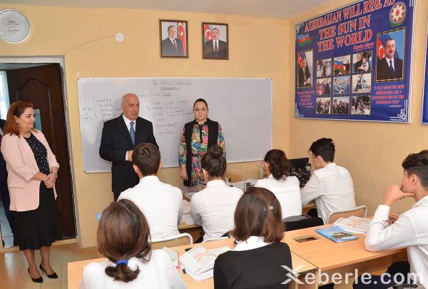 Sumqayıtın icra başçısı “Təfəkkür” liseyində olub – FOTOLAR