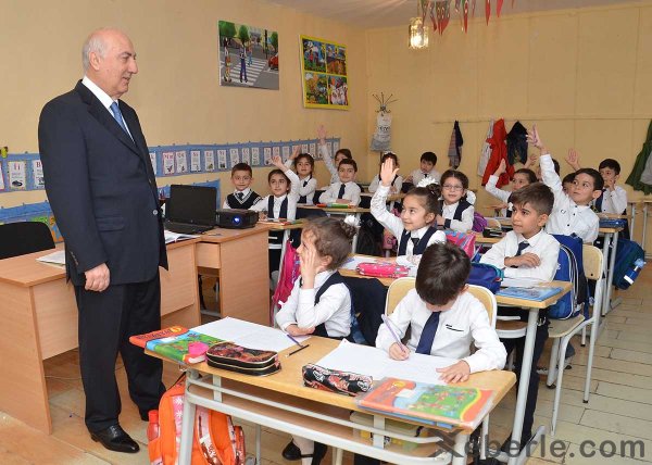 Sumqayıtın icra başçısı “Təfəkkür” liseyində olub – FOTOLAR