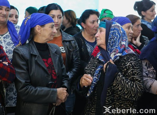Həbsdə olan azərbaycanlı 3 azyaşlı ölkəyə gətirildi: Nazir qarşıladı - FOTOLAR