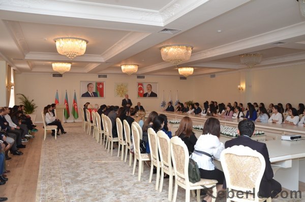 Sumqayıtda 18 oktyabr Azərbaycanın Dövlət Müstəqilliyi günü münasibəti ilə tədbir keçirilib - FOTOLAR