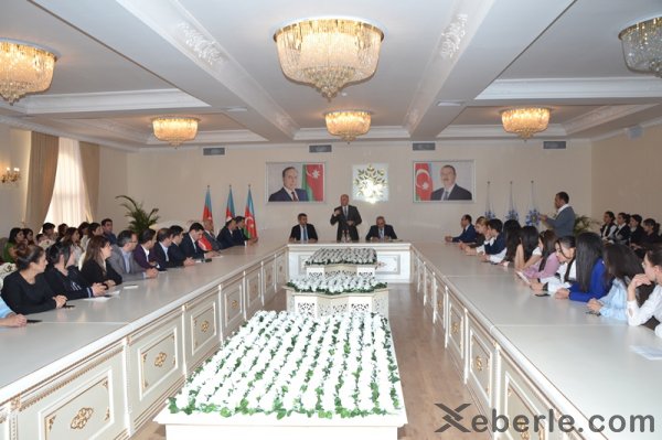 Sumqayıtda 18 oktyabr Azərbaycanın Dövlət Müstəqilliyi günü münasibəti ilə tədbir keçirilib - FOTOLAR