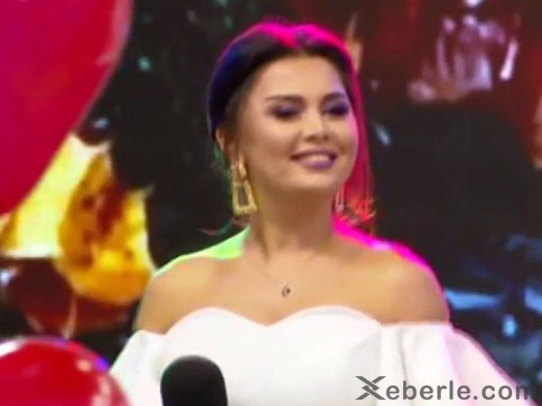 Bu da Təranə Qumralın özündən gözəl qızı - Efirə dekolteli geyimdə çıxdı - FOTO